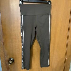 Zyia Active Olive Logo Stripe Light N Tight Hi-Rise Capri 20" leggings